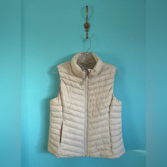 NWOT - Old Navy Narrow-Channel Puffer Vest, Cream - Picture 1 of 6